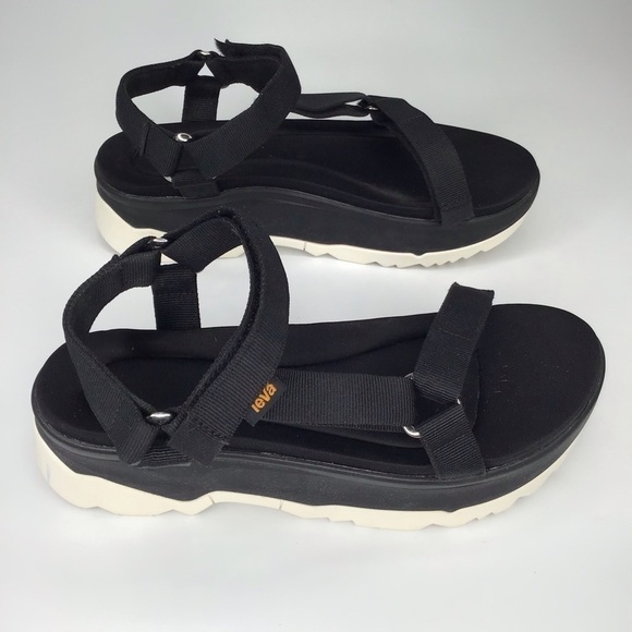 Teva Jadito Universal Platform Sandal in Black. - Picture 8 of 11